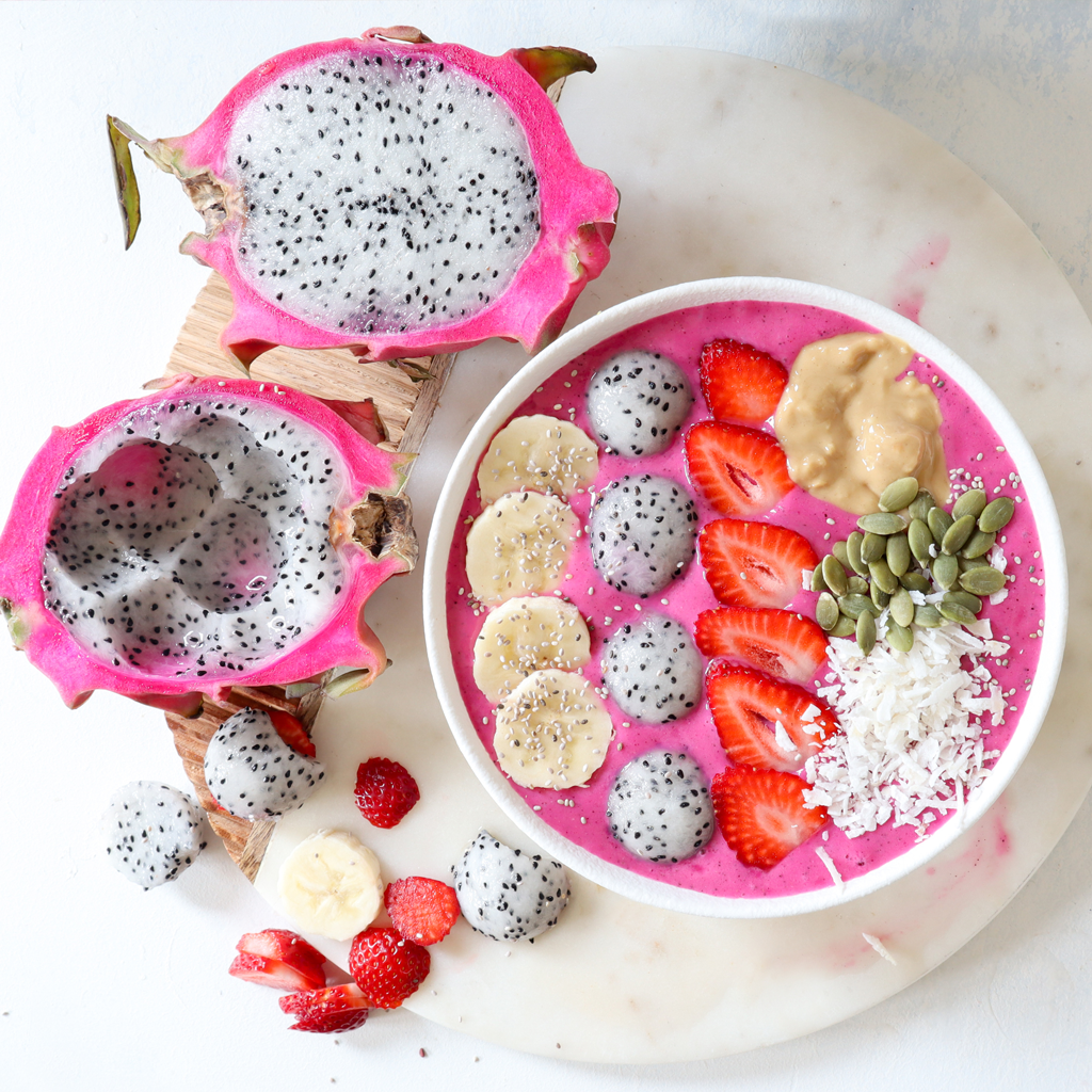 https://www.luvele.de/cdn/shop/articles/pitaya_smoothie_bowl_04_3e71d55c-a9ed-4039-b653-6f9a019eb3a8_1024x.png?v=1770856452